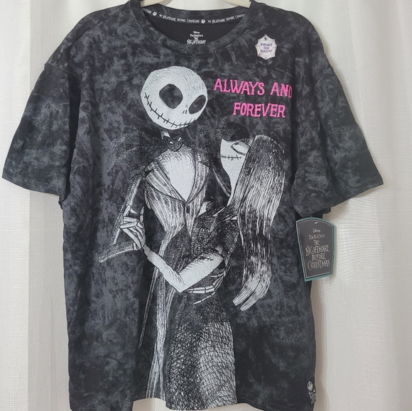 NWT Disney Women’s Nightmare Before Christmas Mineral Wash Graphic Tee Large - Picture 2 of 10